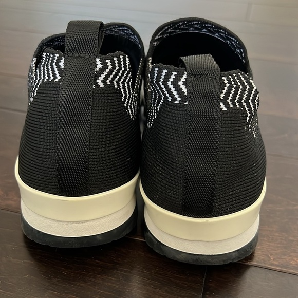 BCBGeneration slip on black and white womens 8.5 - Picture 4 of 10